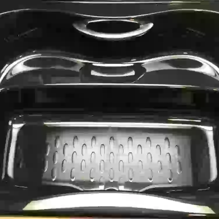 お風呂のシミや汚れ!色んな洗剤やスポンジ等でやってはみるものの…解決されず…余計に酷くなっていく…やっぱり交換か…? 交換に高いお金を払うその前にそのお悩み?浴槽のクリアコーティングで解決します!多少の劣化であれば、表面を研磨する事によりシミや汚れを取り除きクリアコーティングをする事で、元の輝きに復元されます。更に撥水効果も!これで、普段のお掃除も楽になります!#K'sリペイン #浴槽 #浴室 #コーティング #クリアコーティング #ユニットバス #水垢 #シミ除去 #シミ #掃除 #浴室掃除 #お掃除が楽に #FRP #ホーロー